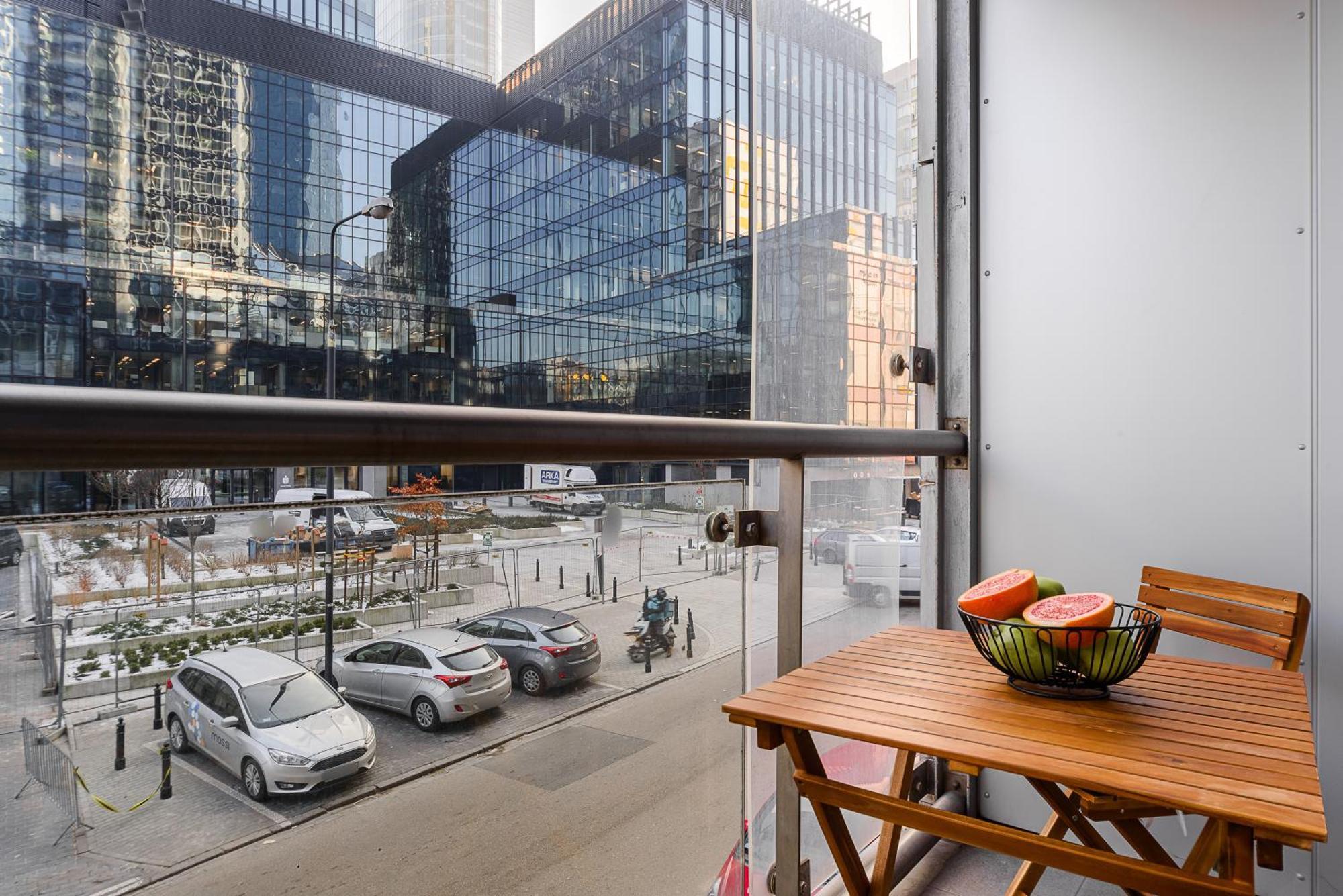 Lumina Modern Rondo Onz Apartment