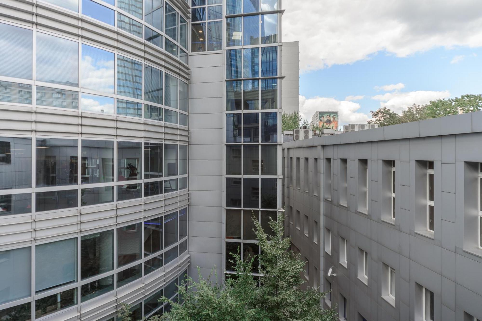 Lumina Modern Rondo Onz Apartment